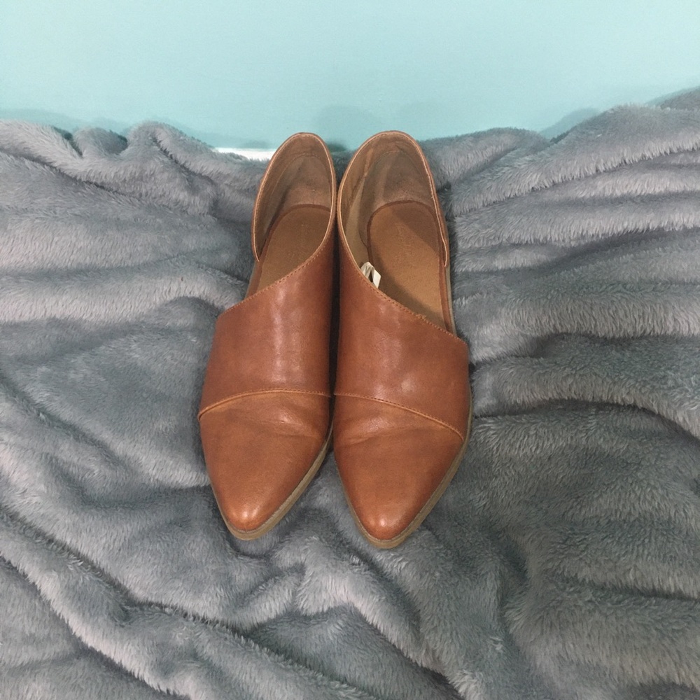 Universal Thread Co Pointed Toe Side Cutout Clogs